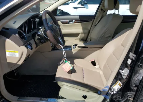 2014 Mercedes-Benz C 300 4Matic z USA, uszkodzony, nr VIN WDDGF8AB4EA934553